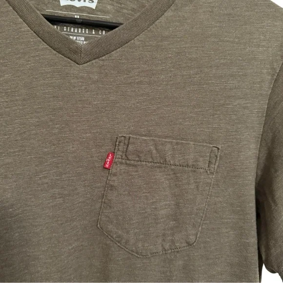 Levi’s Olive Green V Neck Pocket Tee Men’s Size Medium - Picture 2 of 4
